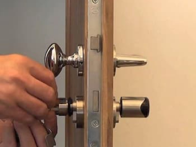 Các cách sửa khóa cửa gỗ nhanh-rẻ-bền tại nhà